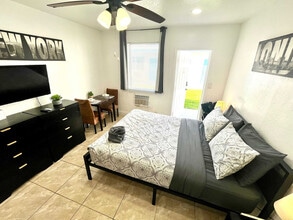 338 Van Buren St, Unit SI FL1-ID1520226P in Hollywood, FL - Foto de edificio - Building Photo