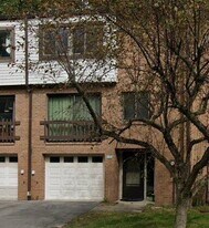 306 Springwater Ct, Unit 306 in Moon Township, PA - Building Photo