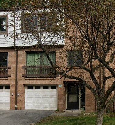 306 Springwater Ct, Unit 306 in Moon Township, PA - Building Photo