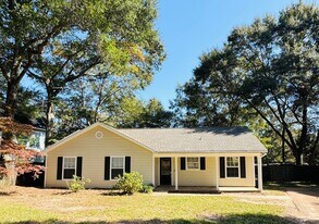 142 Appomatox Dr in Daphne, AL - Building Photo