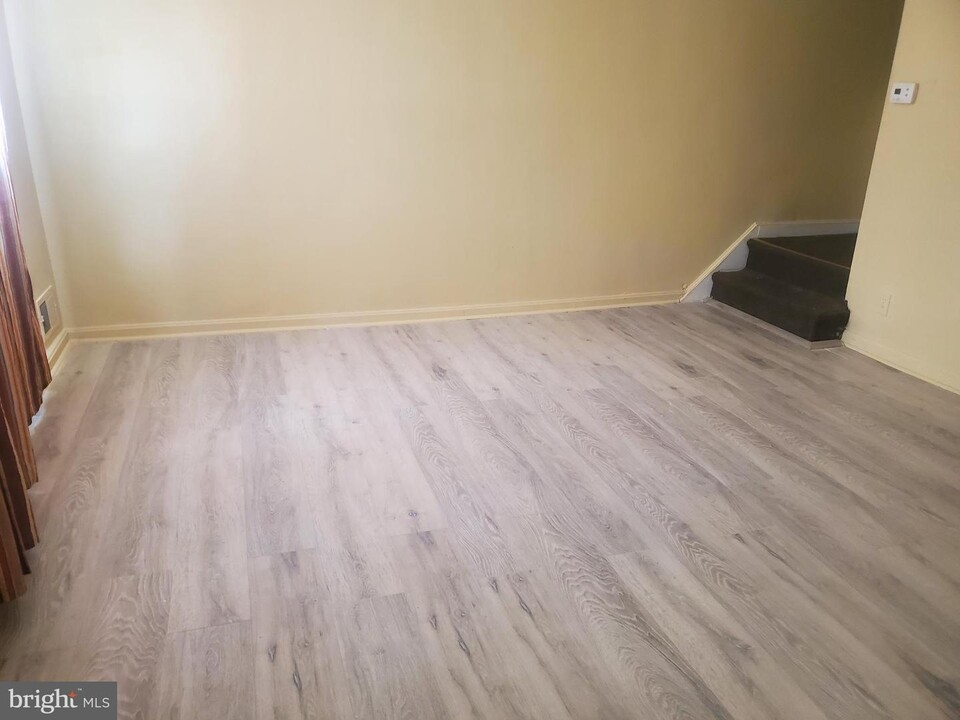 4127 Townsend Ave Photo