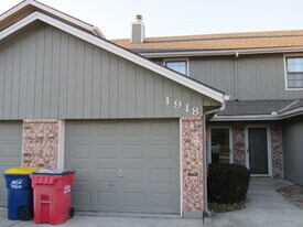 1918 NE Knollbrook St in Lee's Summit, MO - Building Photo
