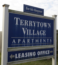 Terrytown Village in Gretna, LA - Foto de edificio - Building Photo