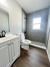 1743 W Chapel Dr in Deltona, FL - Foto de edificio - Building Photo