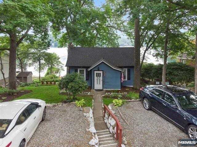 property at 137 Lakeview Ave