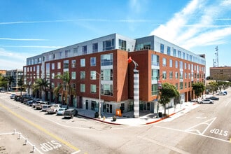 Centre Street Lofts in San Pedro, CA - Foto de edificio - Primary Photo