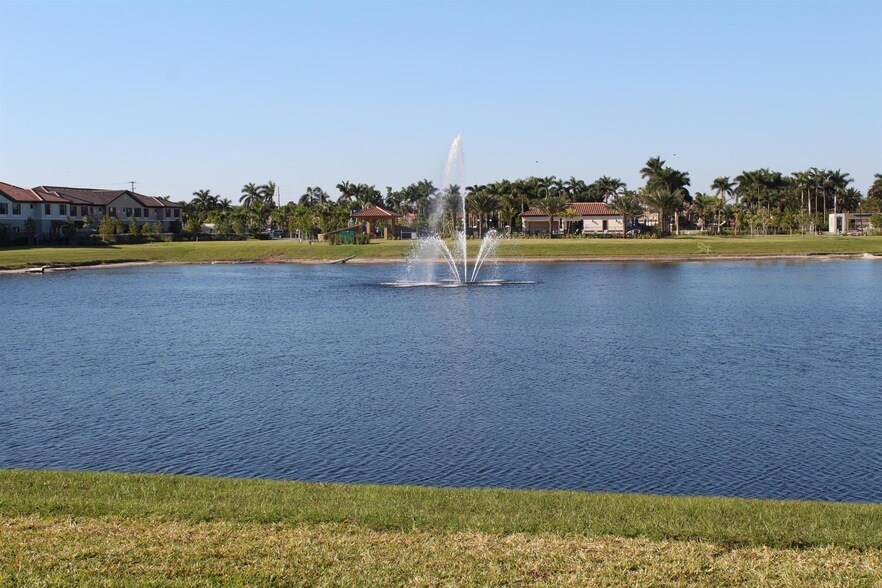 12951 Anthorne Ln in Boynton Beach, FL - Building Photo