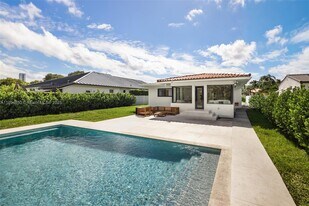 615 SW 21st Rd in Miami, FL - Building Photo