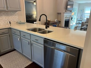 30 Valencia Rd in Hilton Head Island, SC - Building Photo - Building Photo