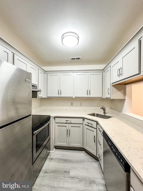 5501A Aberdeen Dr in Mount Laurel, NJ - Building Photo - Building Photo