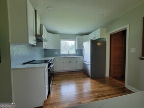 2070 Black Fox Dr NE in Atlanta, GA - Foto de edificio - Building Photo