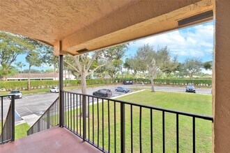 6051 10th Ave N in Greenacres, FL - Building Photo - Building Photo