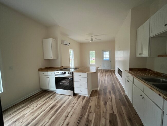 900 Elm St, Unit A in Benton, KY - Foto de edificio - Building Photo