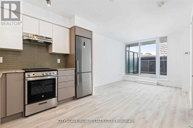 120-120 Varna Dr in Toronto, ON - Building Photo - Building Photo