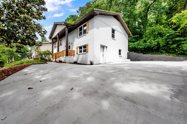 917 S Forrest Dr in Birmingham, AL - Building Photo - Building Photo