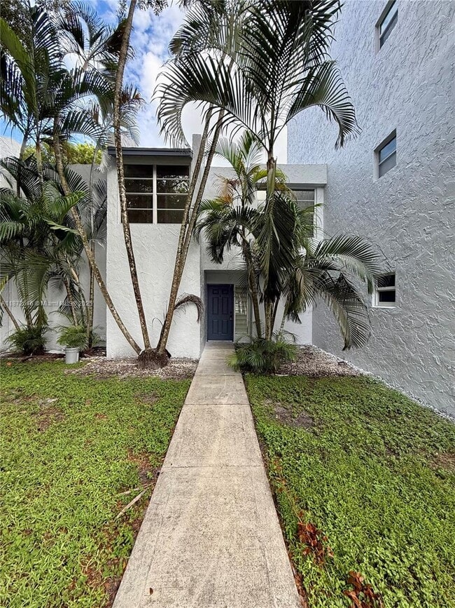 9441 Live Oak Pl in Davie, FL - Building Photo - Building Photo