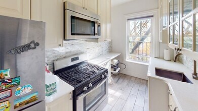 1666 Commonwealth Ave in Boston, MA - Building Photo - Building Photo