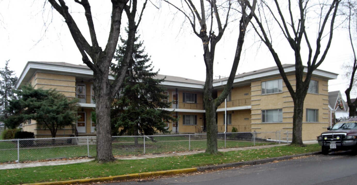 3145-3155 N Odell Ave in Chicago, IL - Foto de edificio