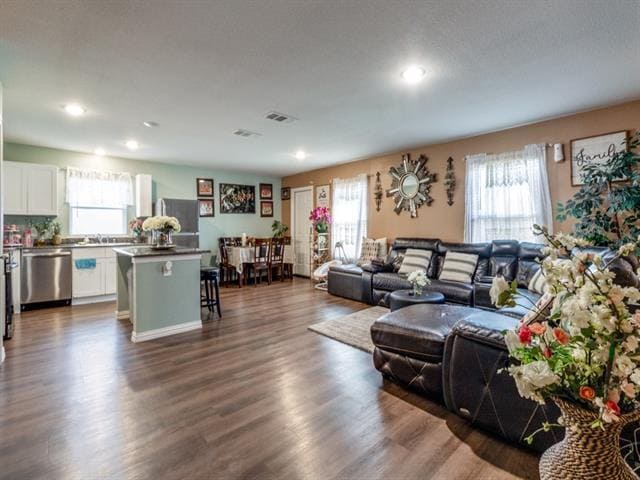 2222 Echo Lake Dr in Dallas, TX - Building Photo - Building Photo