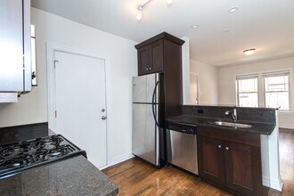 3808 N Sheffield Ave, Unit 2E in Chicago, IL - Foto de edificio - Building Photo