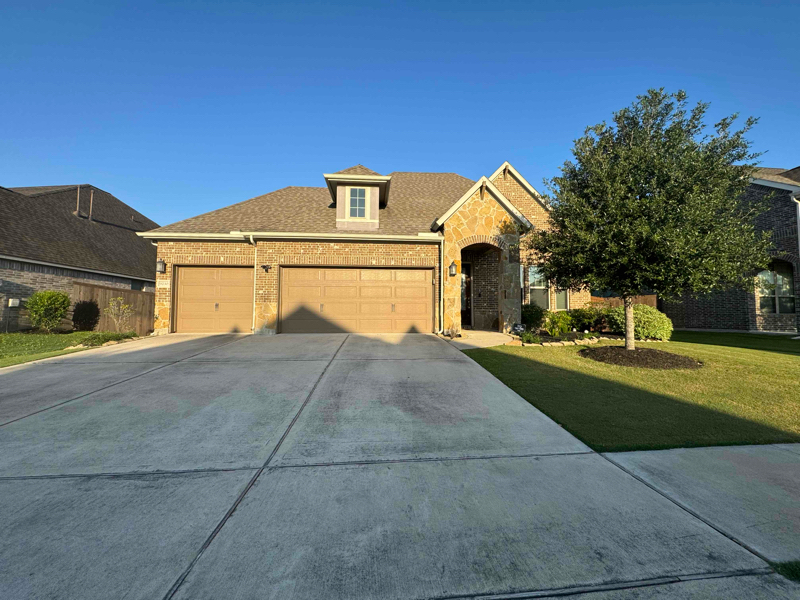 9230 Bardeen Wy in Arcola, TX - Building Photo