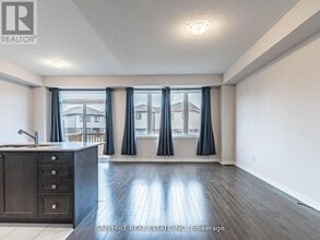 215 Provident Wy in Hamilton, ON - Building Photo - Building Photo