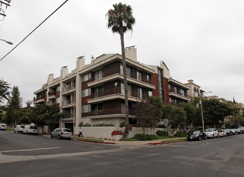 1120 Granville Ave in Los Angeles, CA - Building Photo