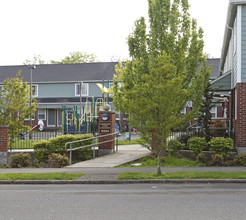 Cambridge Court Apartments in Portland, OR - Foto de edificio - Building Photo