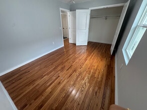 741 Seaport Dr. in Elizabeth, NJ - Foto de edificio - Building Photo