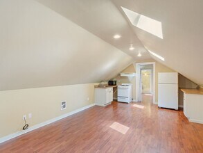 2154 NW Everett St in Portland, OR - Building Photo - Building Photo