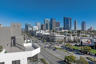 10431 Santa Monica — Modern Luxury Living in Century City in Los Angeles, CA - Foto de edificio - Building Photo