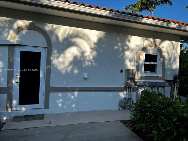 6795 SW 98th St in Miami, FL - Building Photo - Building Photo