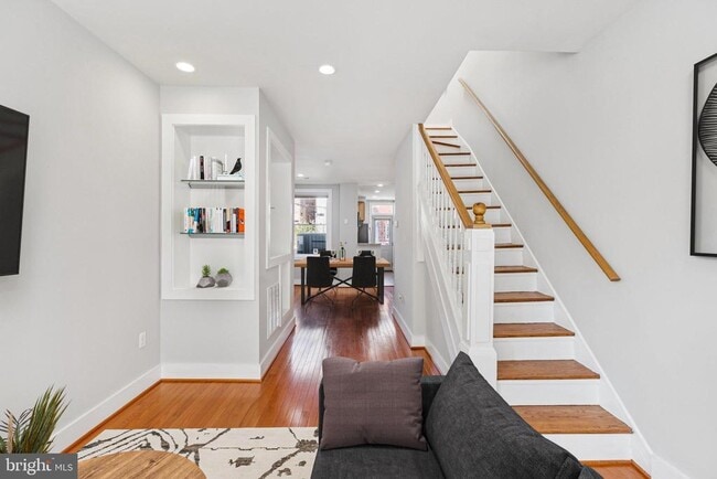 property at 625 Gresham Pl NW