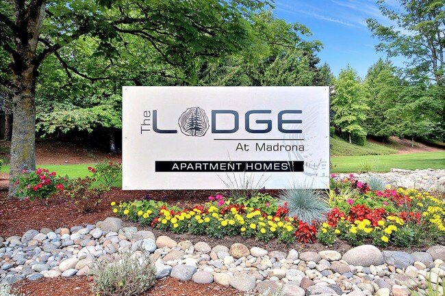 Lodge at Madrona Ridge in Tacoma, WA - Foto de edificio - Building Photo