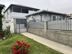 12717 Oxnard St, Unit 12719 Oxnard St in North Hollywood, CA - Building Photo