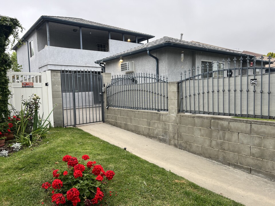 12717 Oxnard St, Unit 12719 Oxnard St in North Hollywood, CA - Building Photo