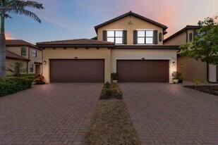 10805 Tarflower Dr in Venice, FL - Building Photo