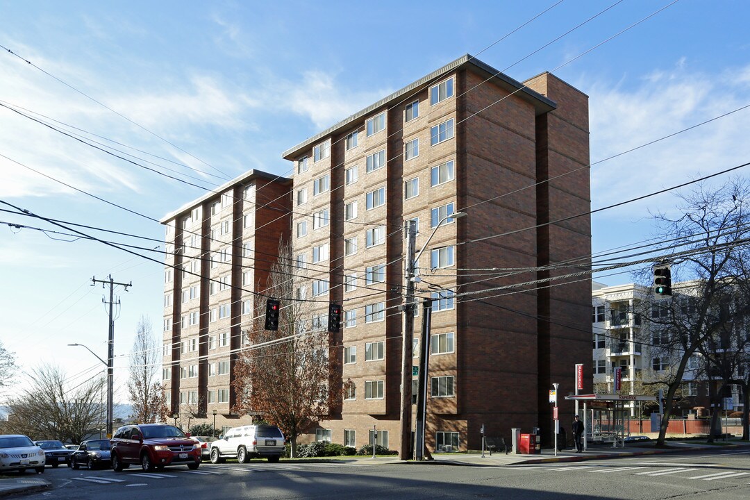 Center West in Seattle, WA - Building Photo