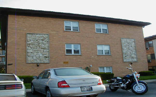 4740 N Olcott Ave in Harwood Heights, IL - Building Photo