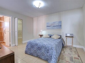 3305 SW 114th Ct, Unit 2 in Miami, FL - Foto de edificio - Building Photo