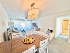 4900 Biscayne Dr in Naples, FL - Building Photo - Building Photo