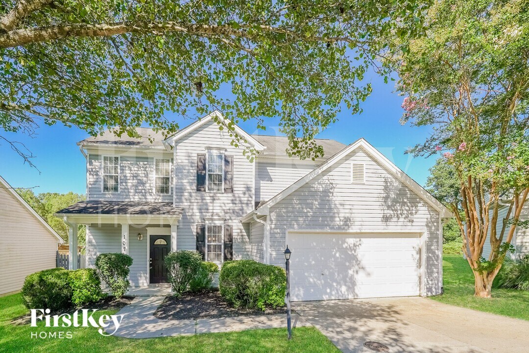 107 Salem Pl Ct in Clemmons, NC - Foto de edificio