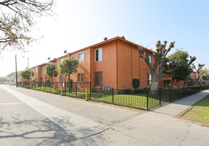 Rancho Benmore Apartments in Anaheim, CA - Foto de edificio - Building Photo