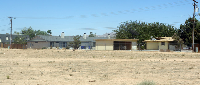 13608 Yakima Rd in Apple Valley, CA - Building Photo - Building Photo