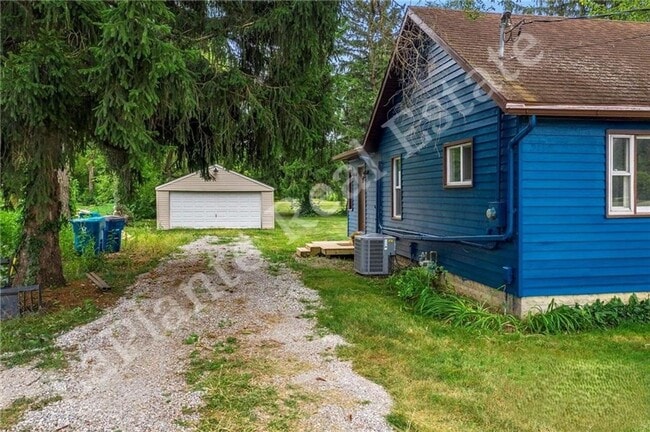 9155 Maumee Western Rd in Monclova, OH - Building Photo - Building Photo