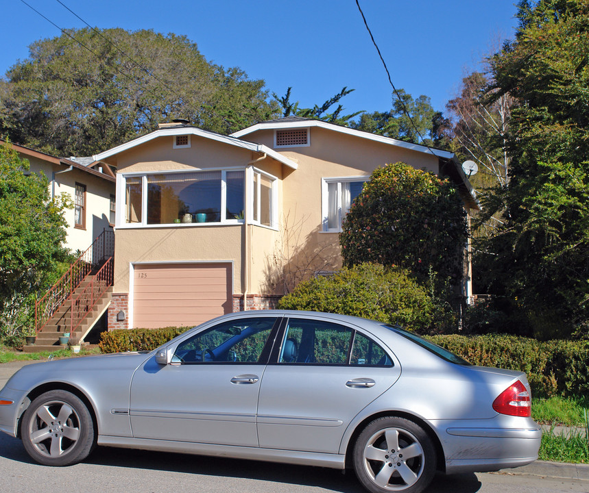 125 Sunnyside Ave in Mill Valley, CA - Building Photo