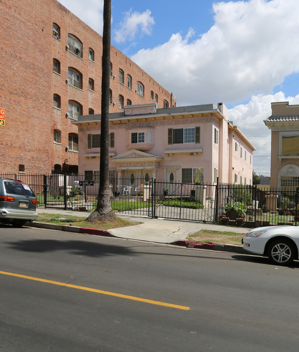 744 S New Hampshire Ave in Los Angeles, CA - Foto de edificio