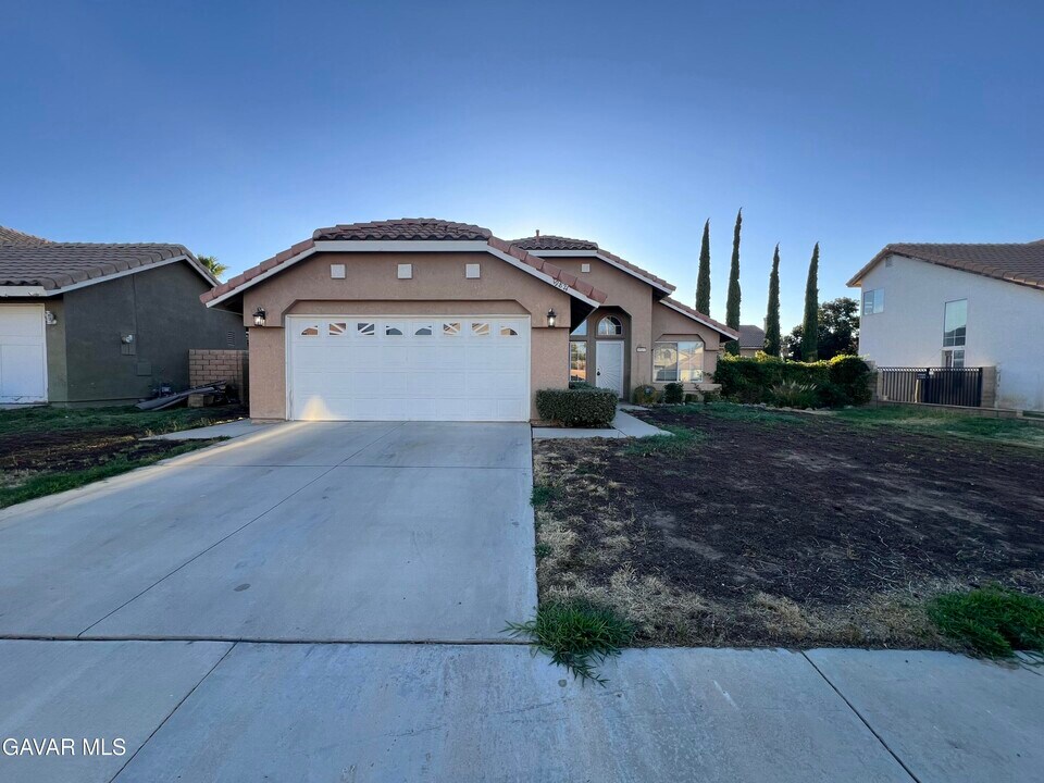39821 Milan Dr in Palmdale, CA - Building Photo