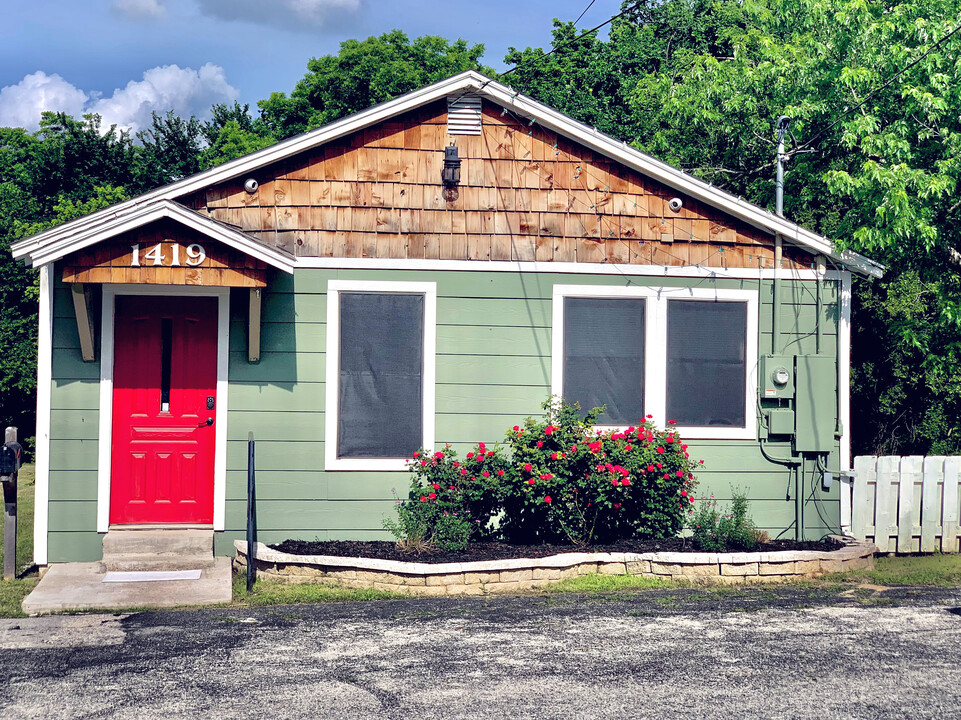 1419 S Main St in Weatherford, TX - Building Photo