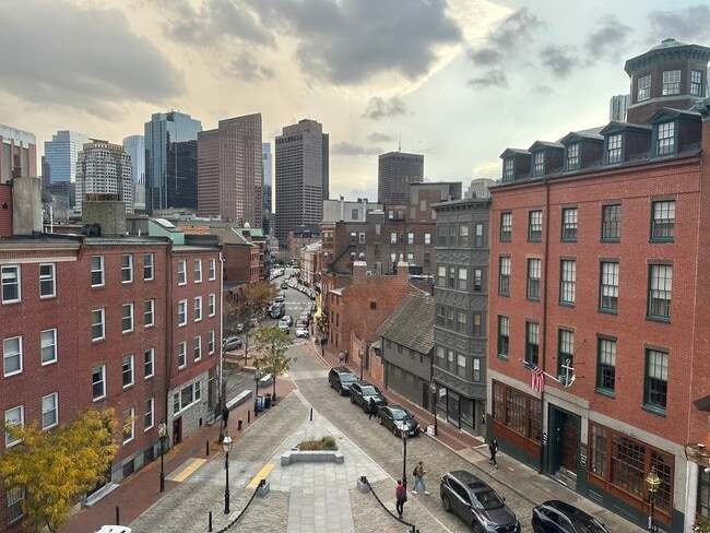 2 North Sq, Unit 4